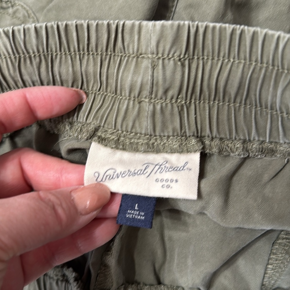 Universal Thread Olive Shorts - Picture 5 of 5